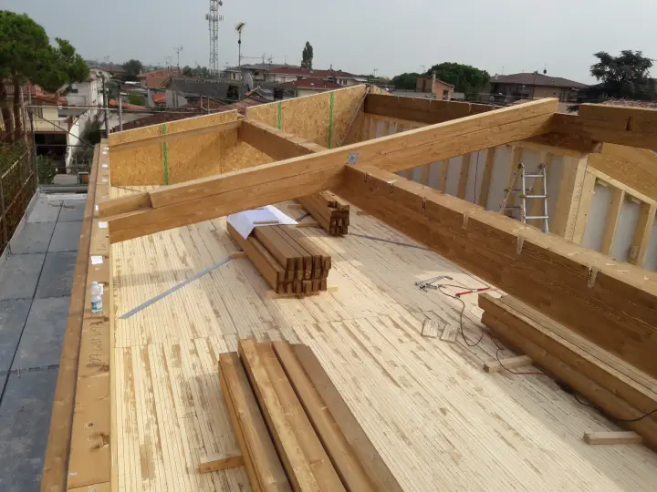 Tetto in costruzione